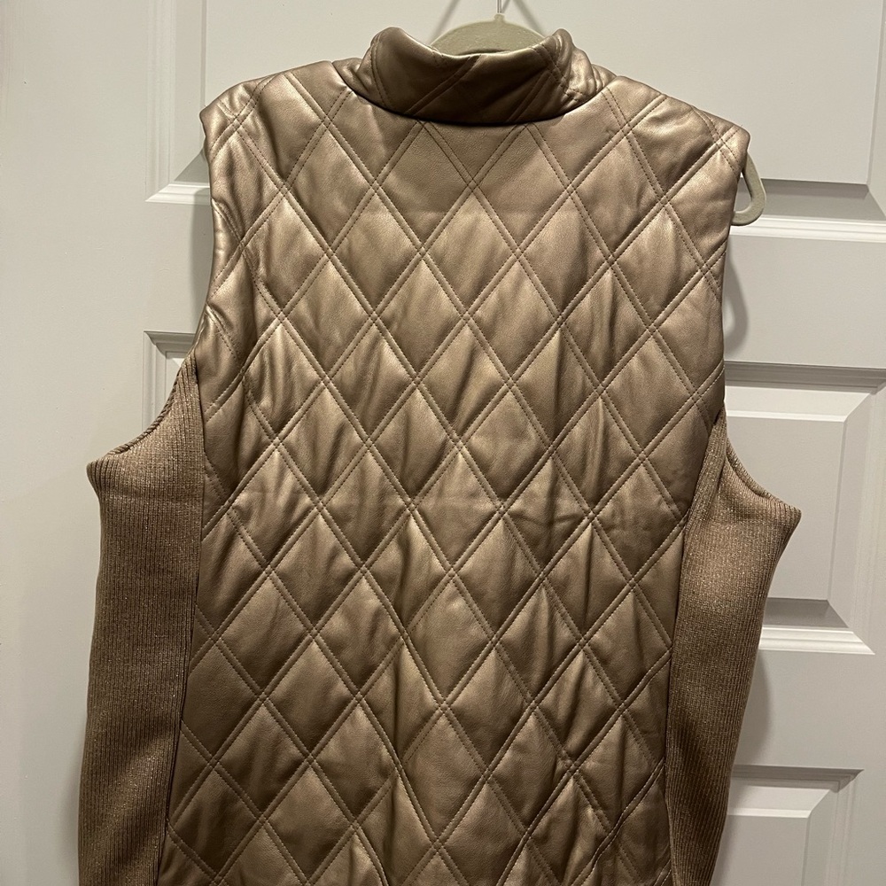 🤩😎Chico's GOLD Metallic Quilted Vest😎🤩 - Picture 5 of 5